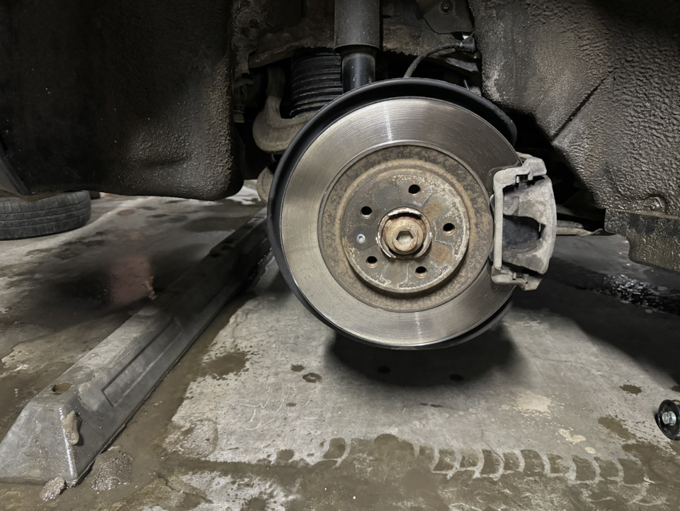 Чехол ручника vw passat b2. Vw ручной тормоз. 7h0711476j. Ручник фольксваген джетта. Фольксваген рычаг стояночного тормоза.