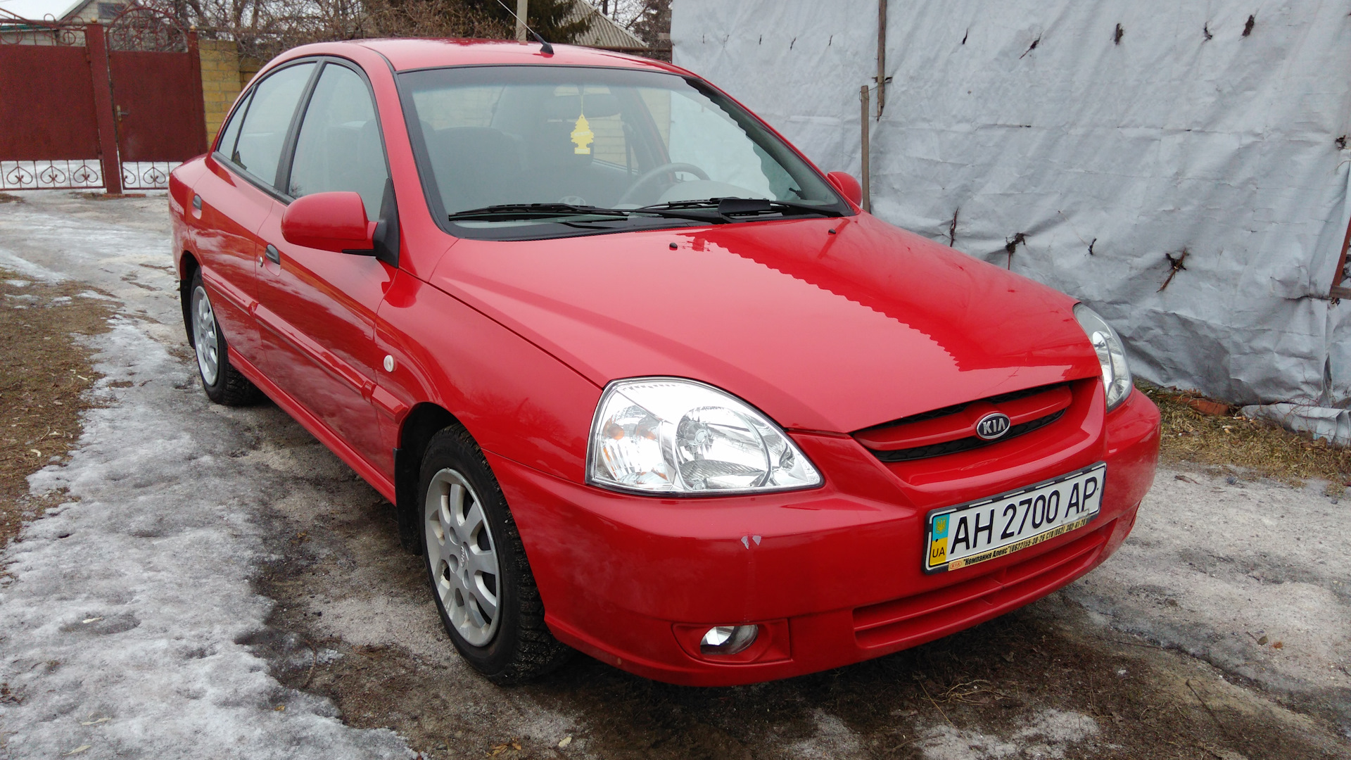 Купить б/у Kia Rio I Рестайлинг 1.5 AT (97 л.с.) бензин автомат в Москве: серебр