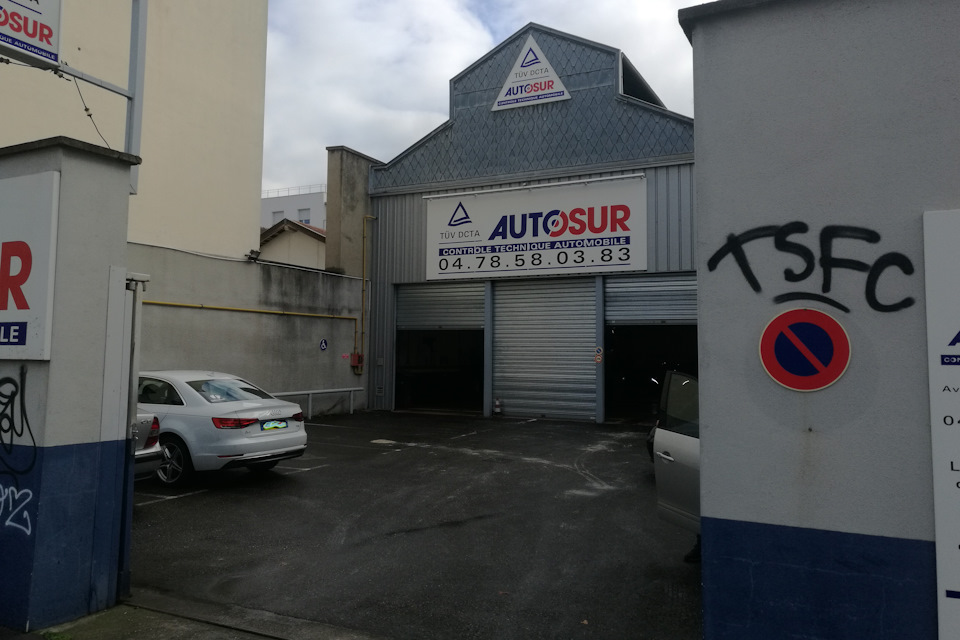 На месте. — Audi A4 (B9)