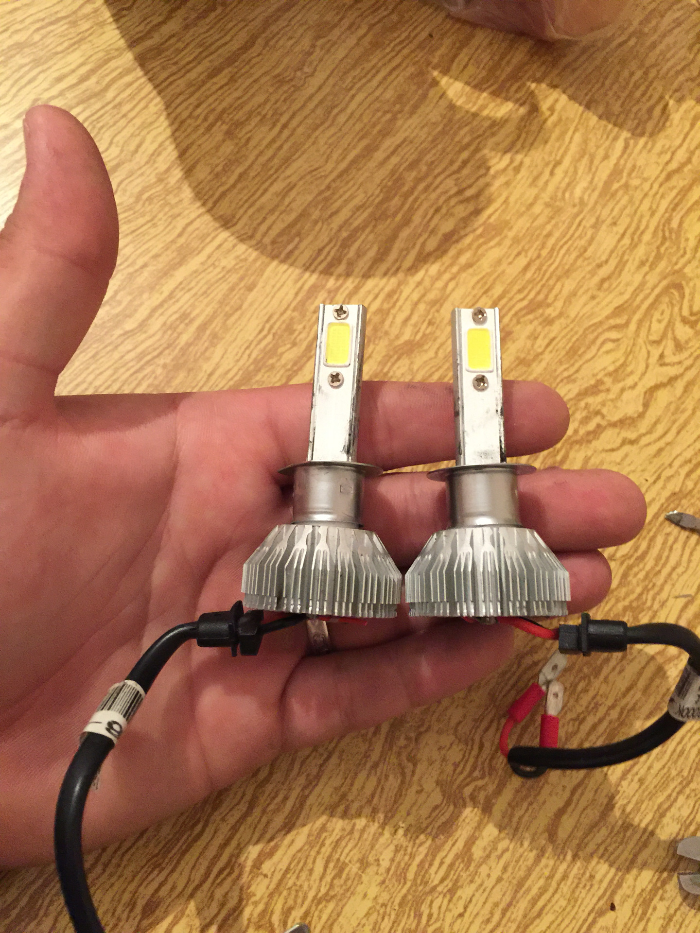 Крепеж лампочки ближнего света ваз 1118. Лампа дальний свет калина 1. Лампа дальний свет калина 1. Цоколь лампочки ближнего света калина 2. Лампа дальний калина.