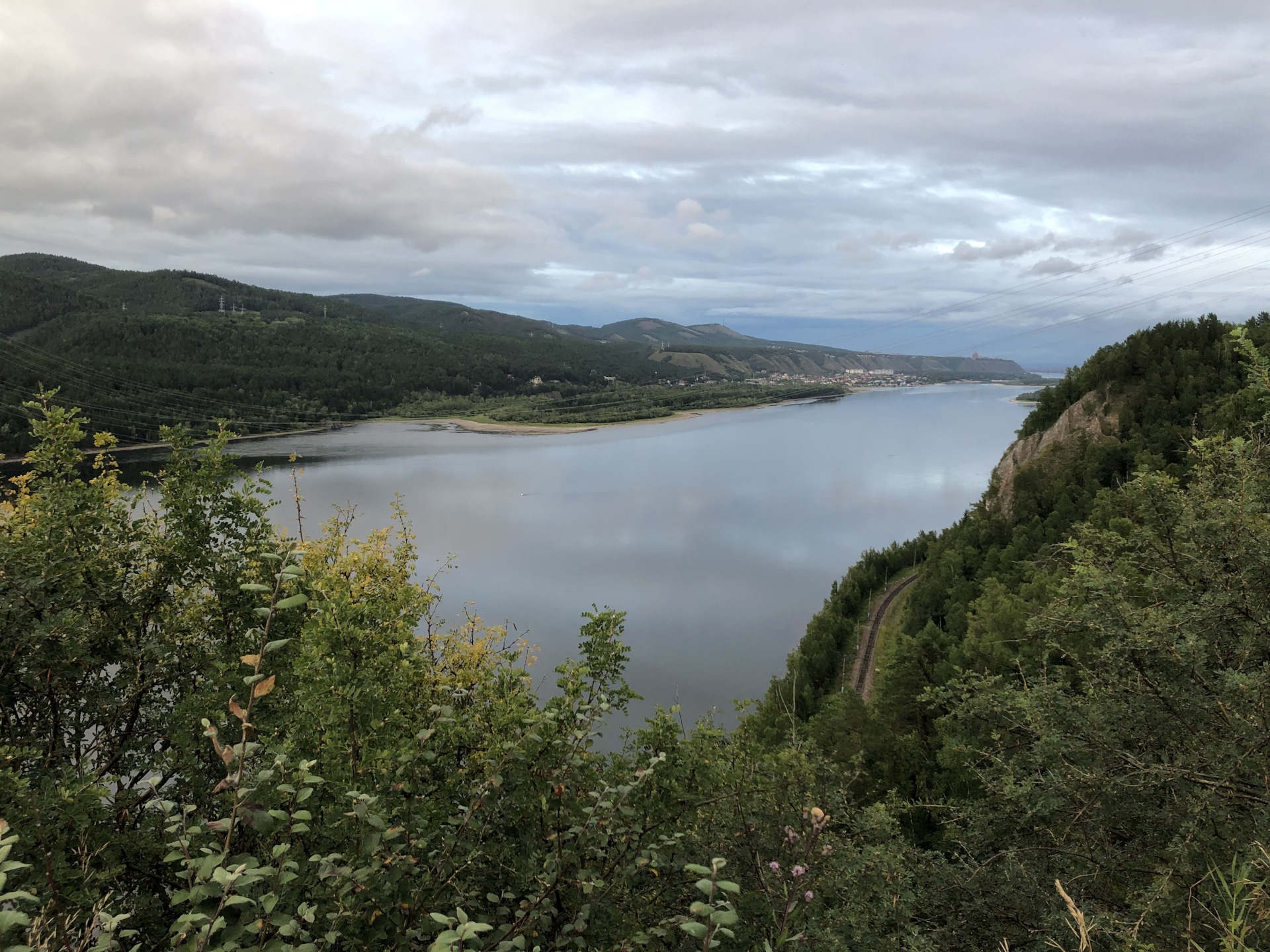 Самая большая река в красноярске. Царь рыба Дивногорск. Чем славится Красноярск.