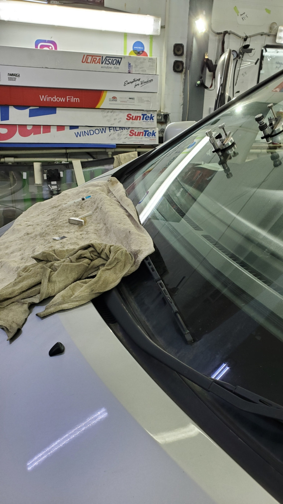 Сколы на лобовом стекле — Toyota Alphard, 3 л, 2002 года | визит на ...