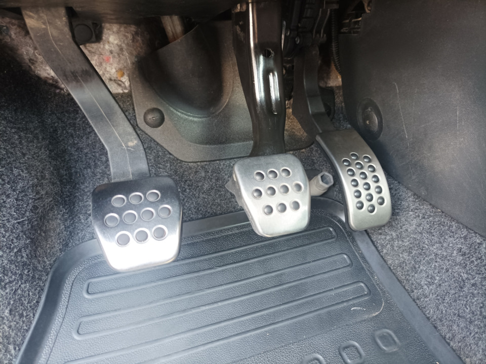 Педали Seat Cupra — Skoda Fabia Mk1, 1,4 л, 2005 года | аксессуары | DRIVE2