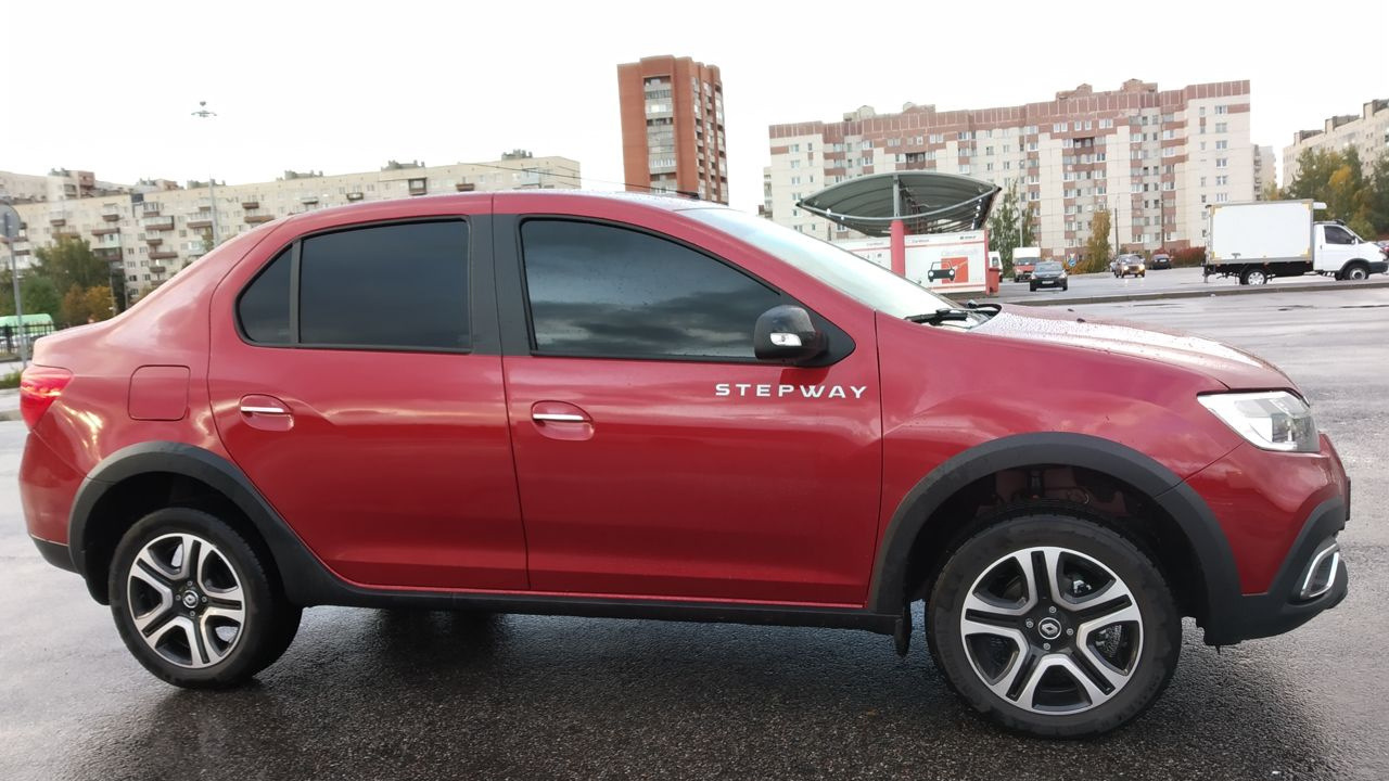 Renault Logan Stepway 1.6 бензиновый 2019 | красный металик на DRIVE2