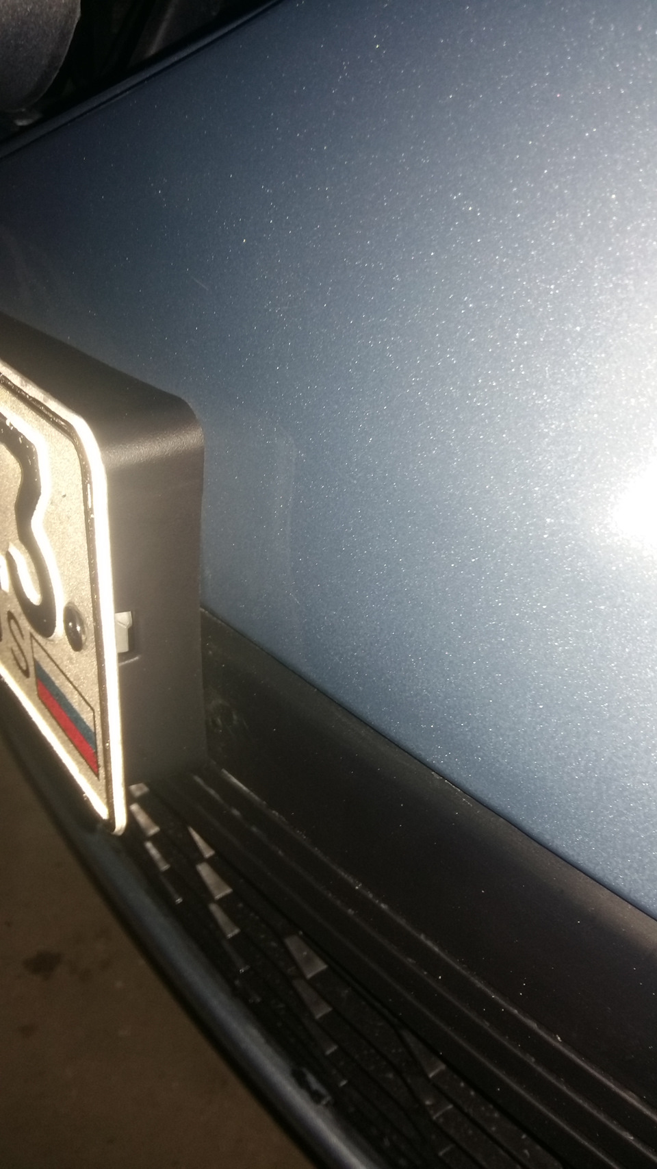 Рамка номерного знака от шевроле Круз. — Mazda 3 (1G) BK, 1,6 л, 2007 ...