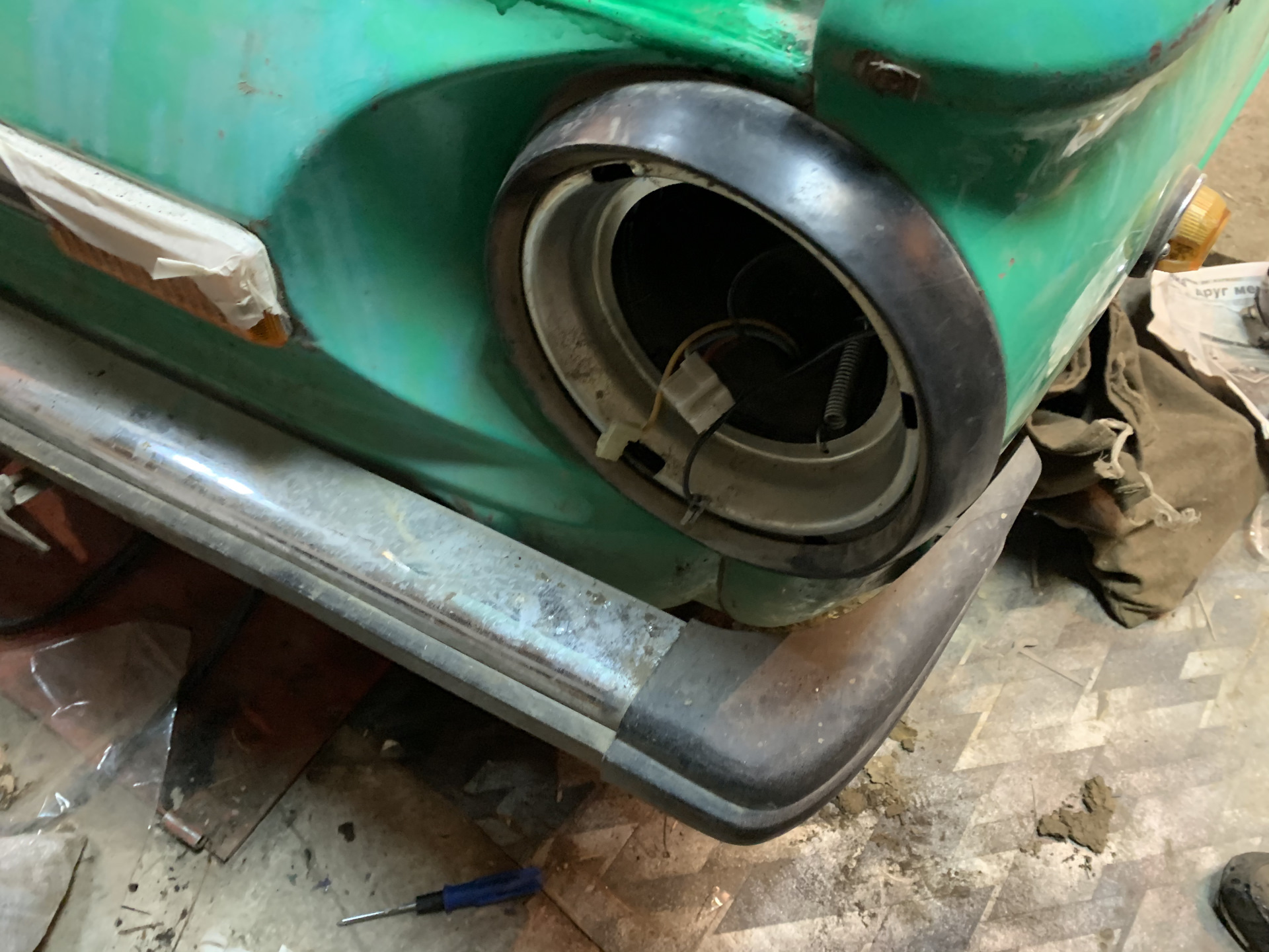 Ремонт разбитой передней фары — ЗАЗ 968, 1,2 л, 1987 года | своими ...