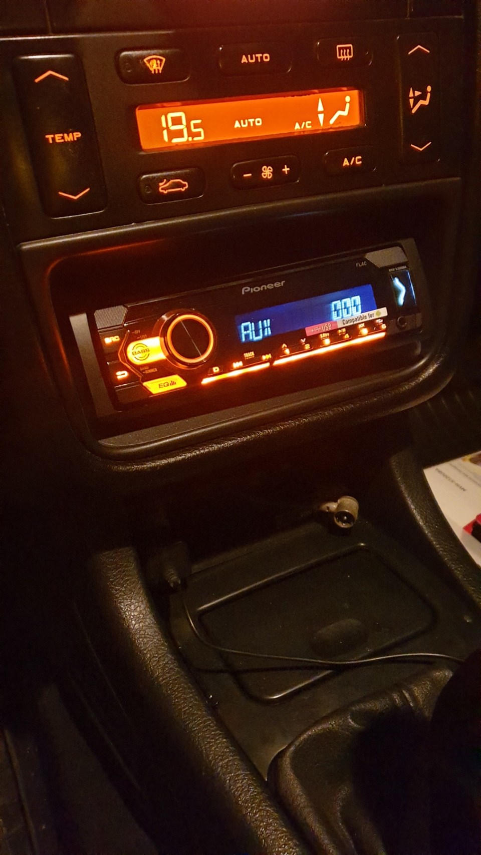 Заменил штатную магнитолу — Peugeot 406, 2 л., 2001 года | автозвук ...