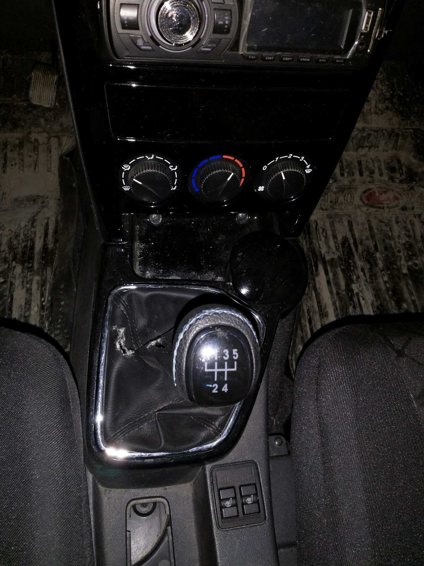 Установка рычага кулисы приора нового образца — Lada 21114, 1,5 л, 2004 ...