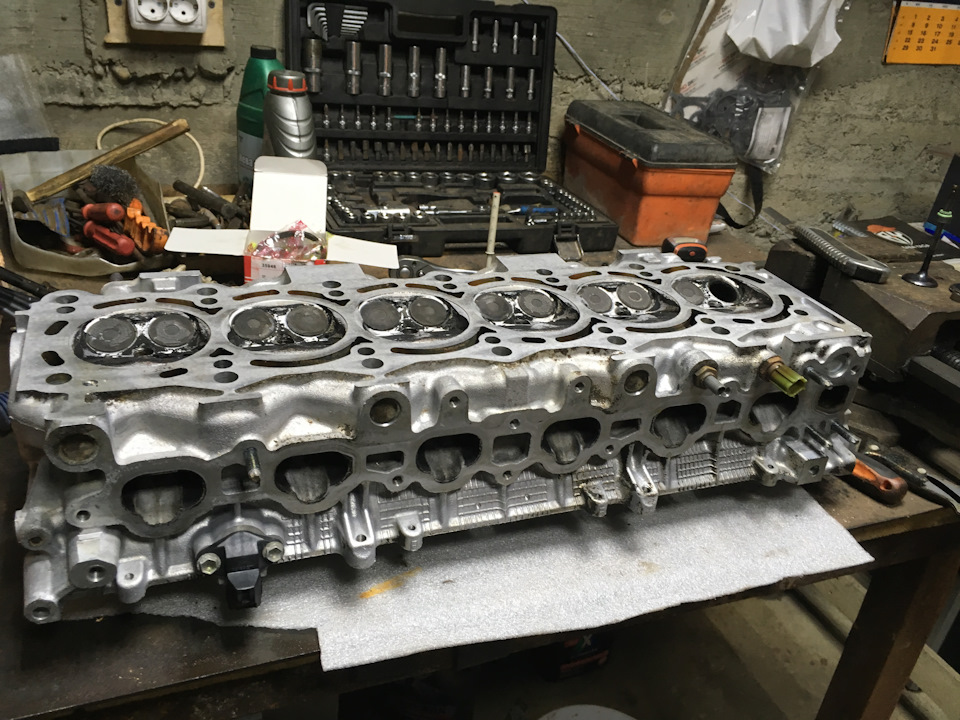 Печалька!Замена маслосъемных колпачков и поршневых колец.И будет жить ...