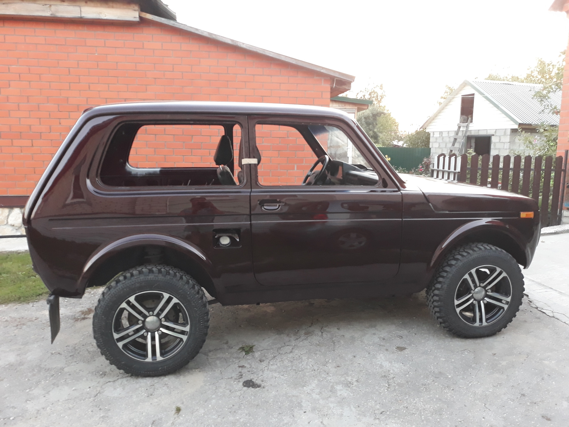 Наконец- то покраска нивы окончена. Цвет портвейн - Lada 4x4 3D, 1,6 л, 1987 год
