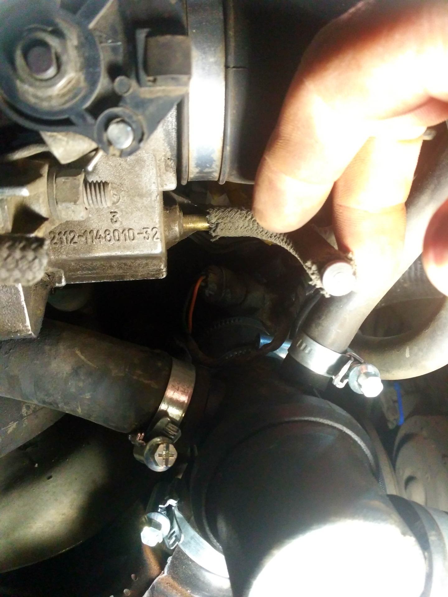 Замена датчика РХХ + Шланг абсорбера. — Chevrolet Niva, 1,7 л, 2004 ...