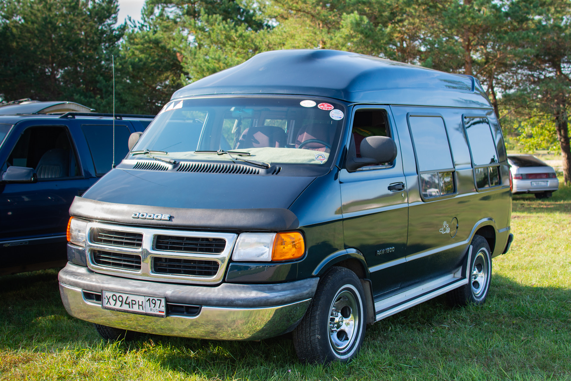 Chevrolet van dodge Ram van