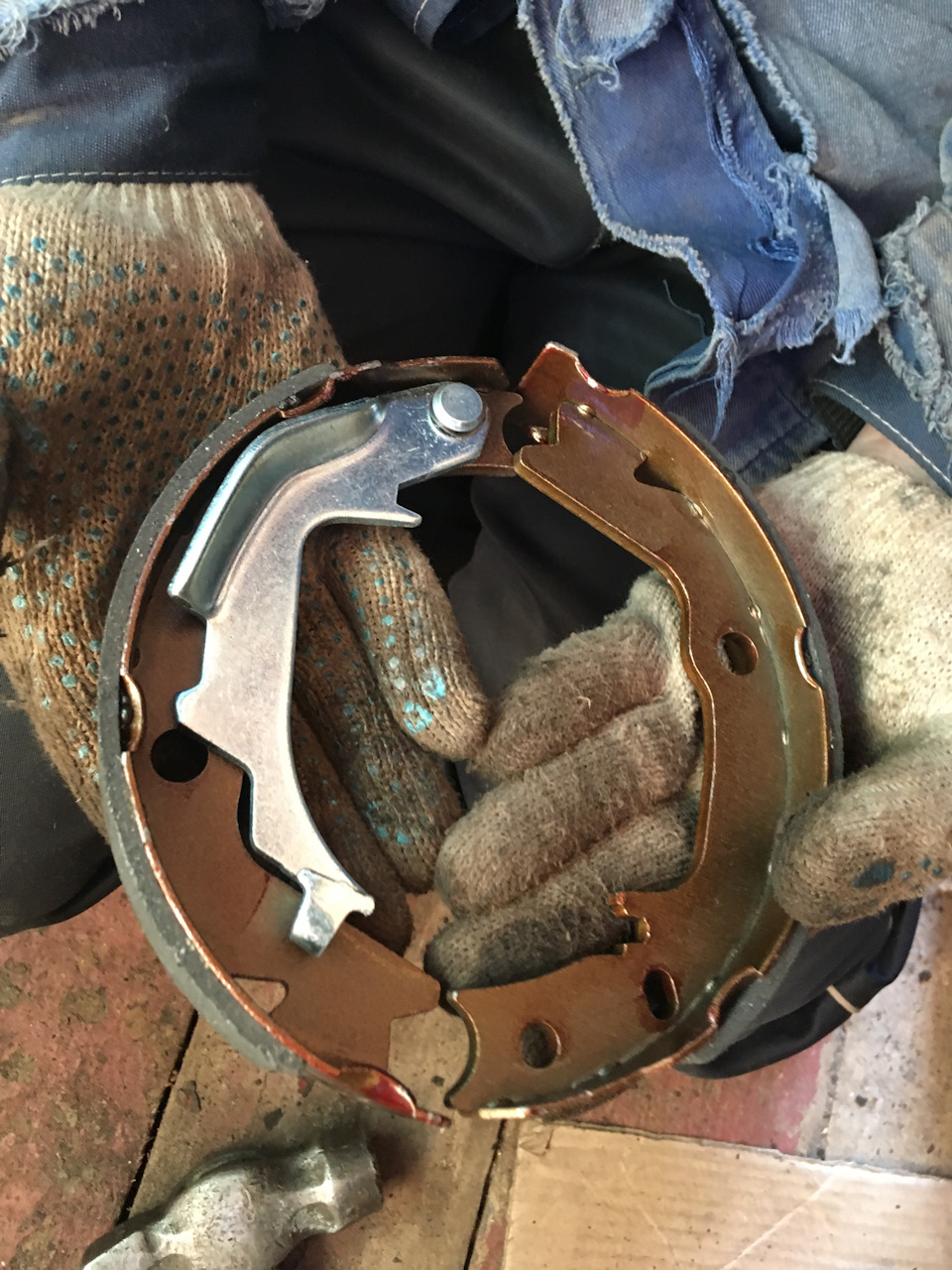 Как поменять колодки ручника на хендай соната