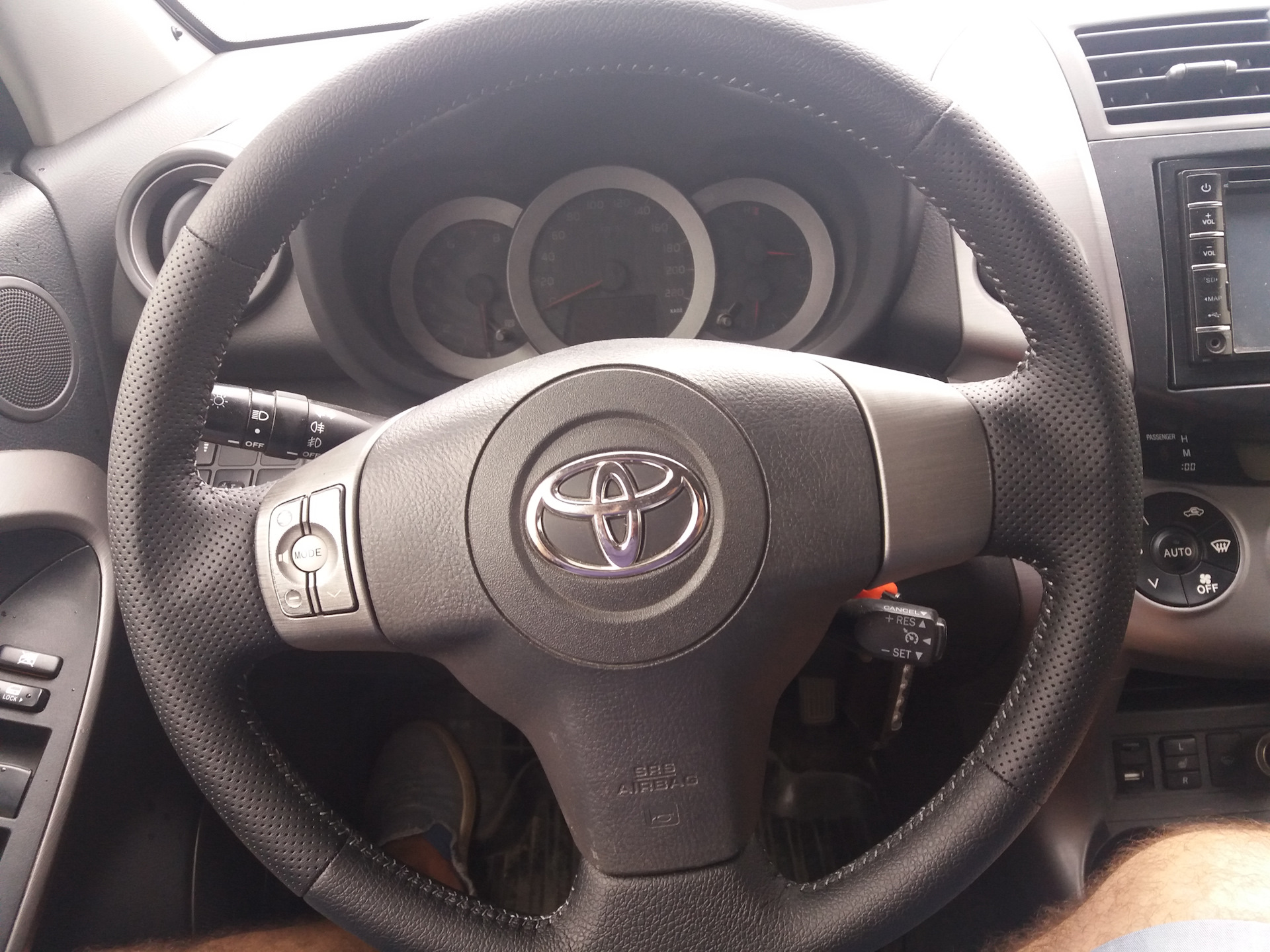 Оплетка на руль RAV4 2.4 (II) - Toyota RAV4 (II), 2,4 л, 2004 года аксессуары DR