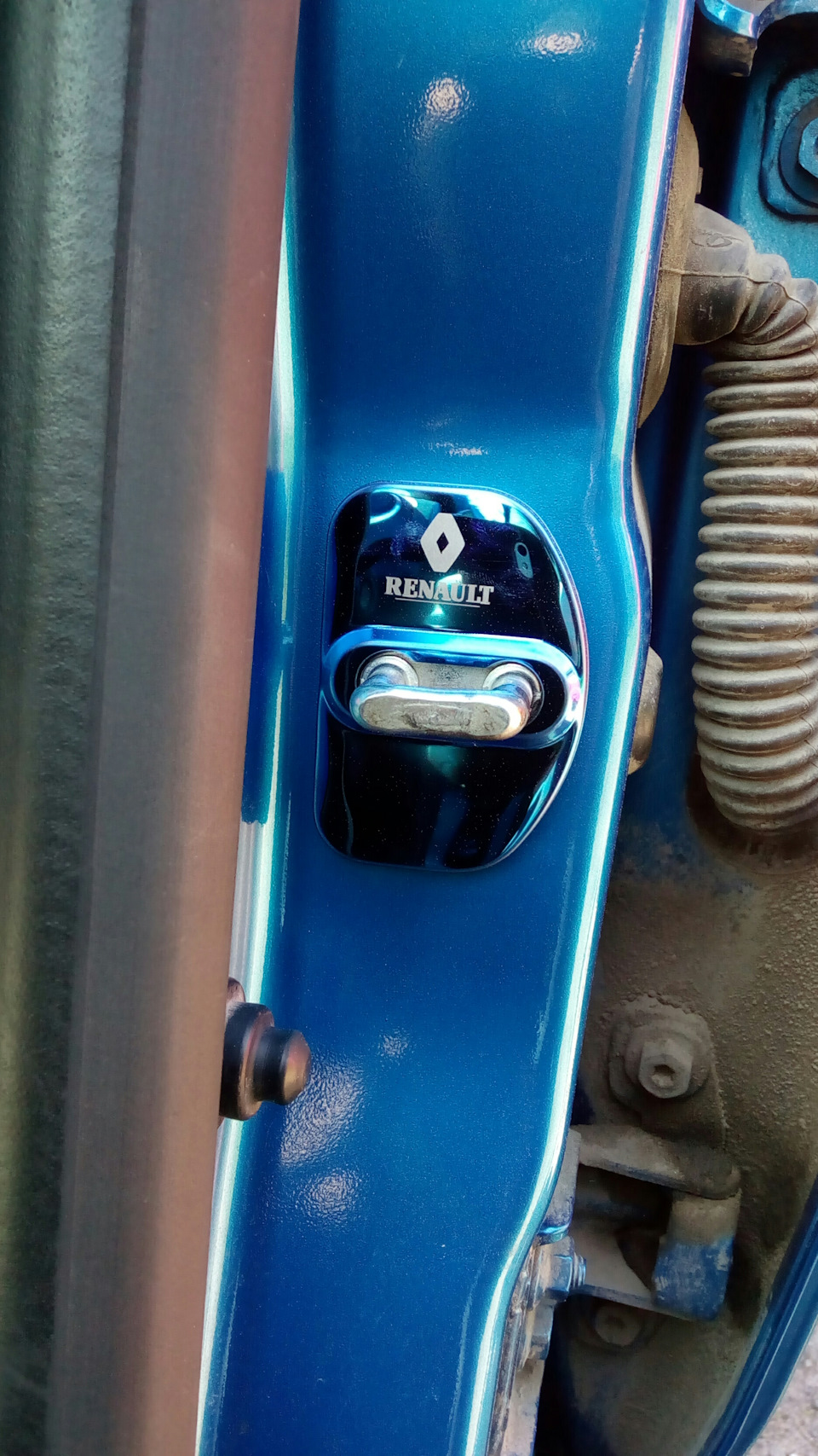 Накладки на дверные замки. — Renault Sandero 2G, 1,6 л, 2015 года ...