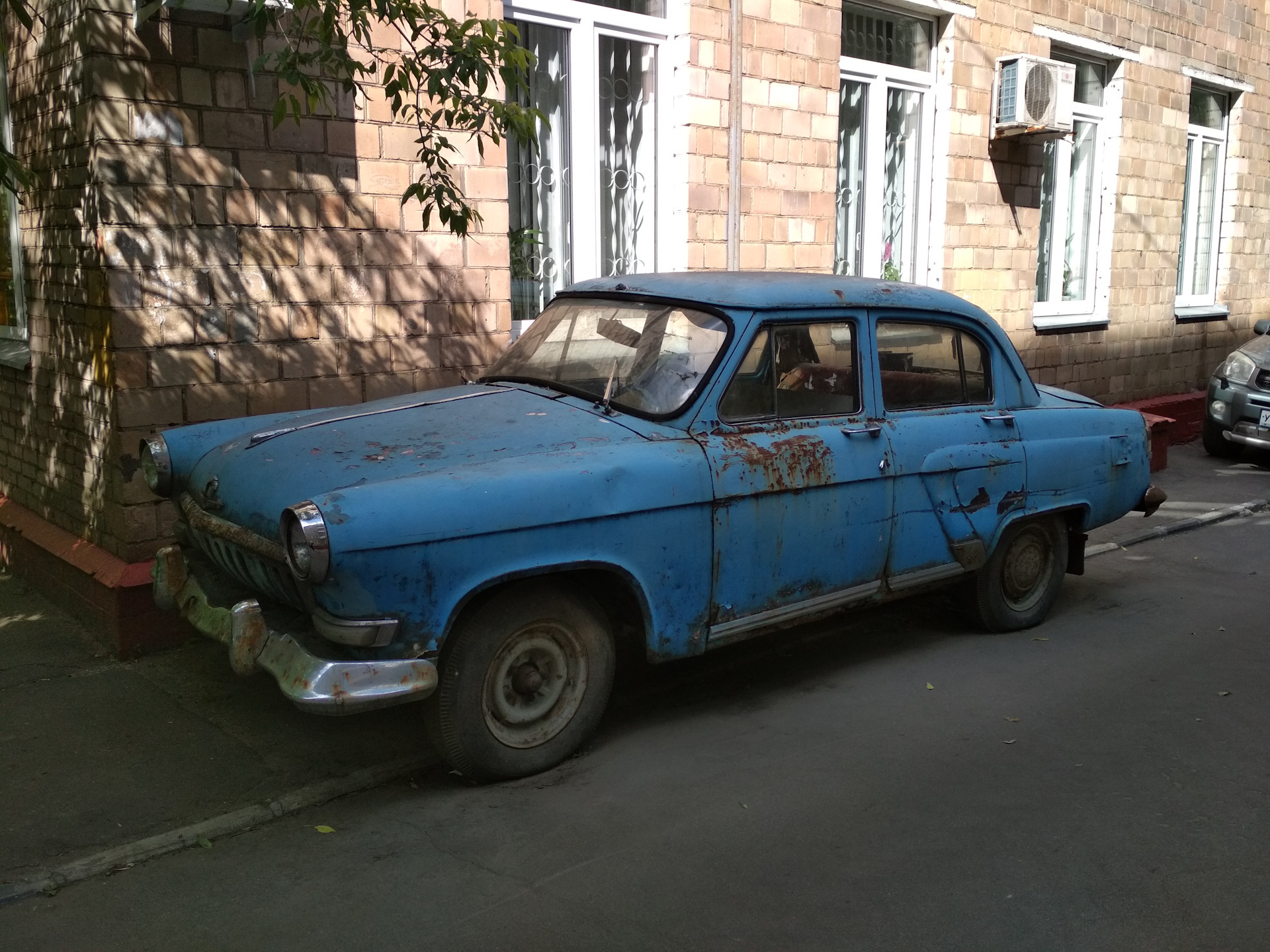 брошенные автомобили в москве