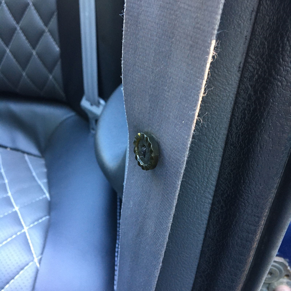 Клипса ремня безопасности — Renault Megane Cabrio, 1,6 л, 1999 года ...