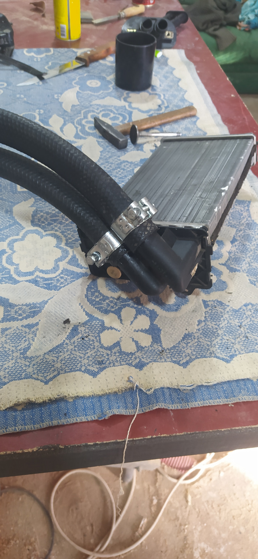 Устранение течи антифриза на патрубках печки. — Renault Laguna I, 2 л ...