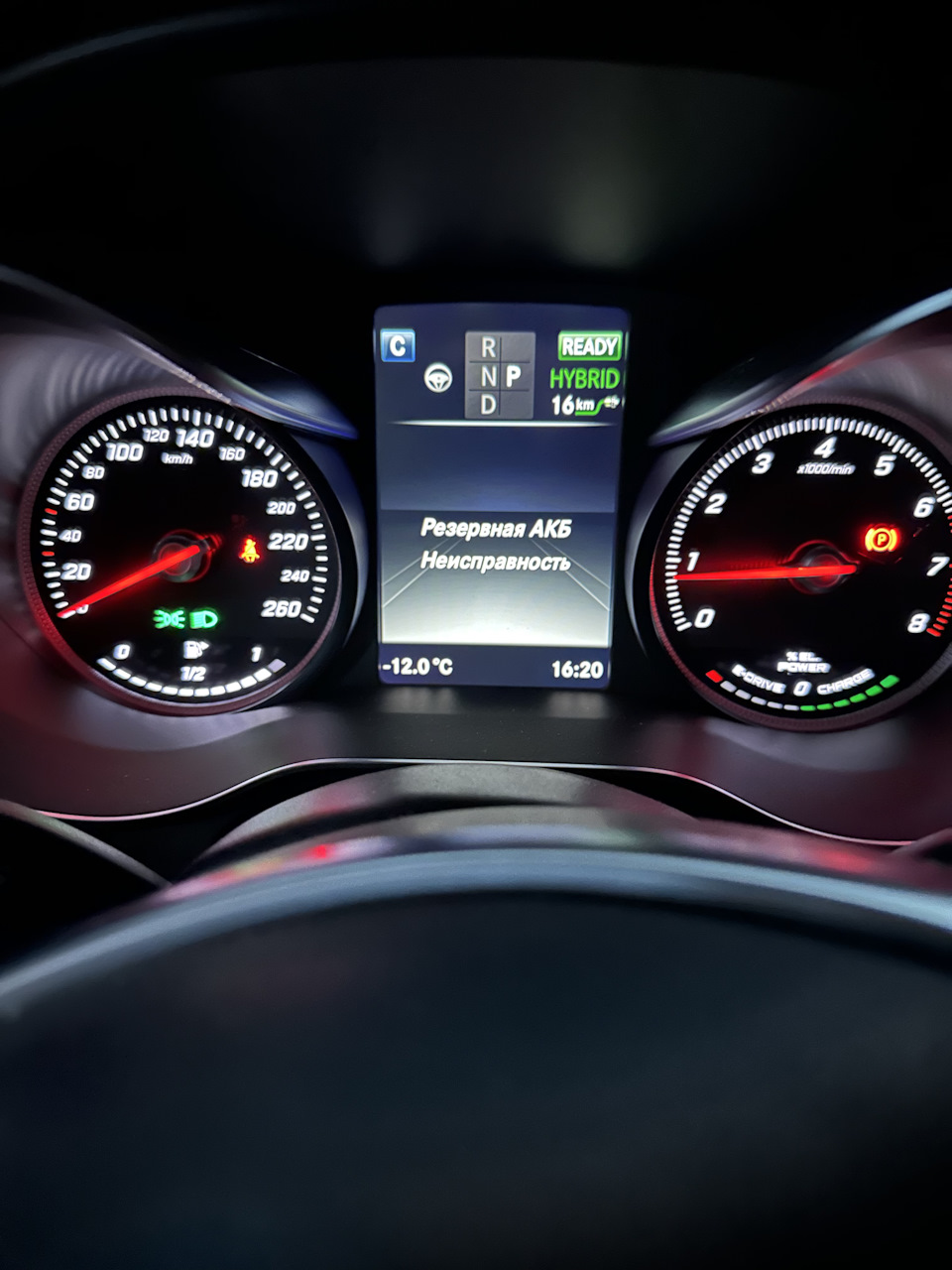 Замена резервной АКБ в GLC 350e. — Mercedes-Benz GLC (X253), 2 л, 2016 ...