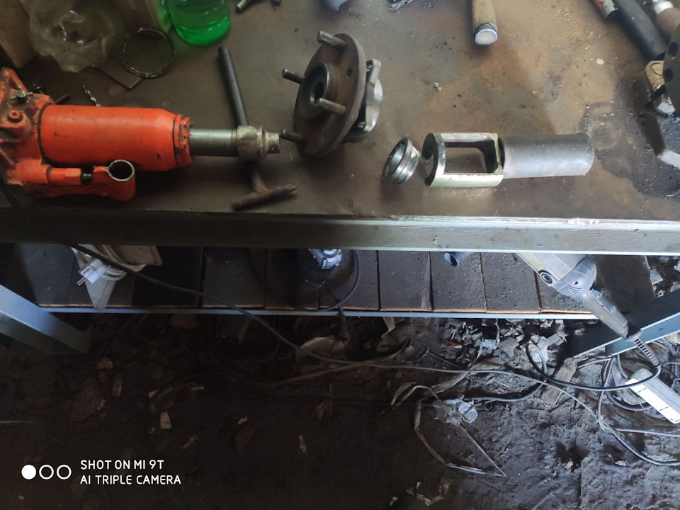 Замена передних тормозных колодок, замена контрольных ламп приборной ...