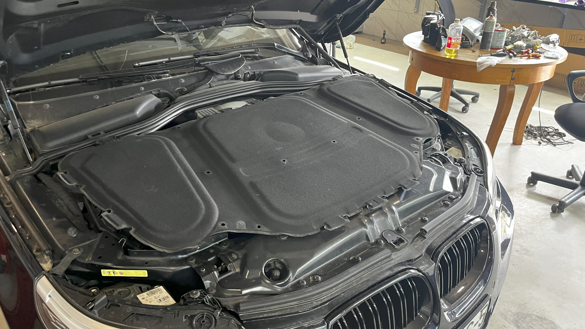 Замена шумоизоляции капота — BMW 5 series (E60), 3 л, 2006 года ...