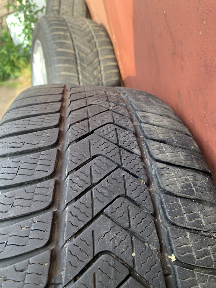 Шины зимние нешипованные Pirelli 245/45 R18, литые диски Alutec 8Jx18 ...