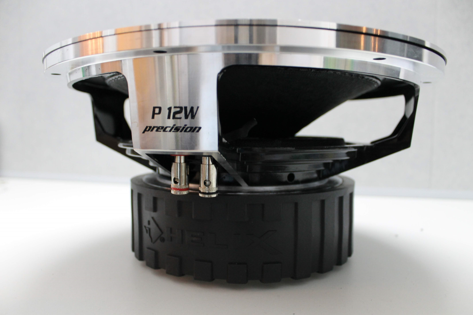 Сабвуфер: Helix P 12W SVC4 — Changan CS55 Plus (2G)