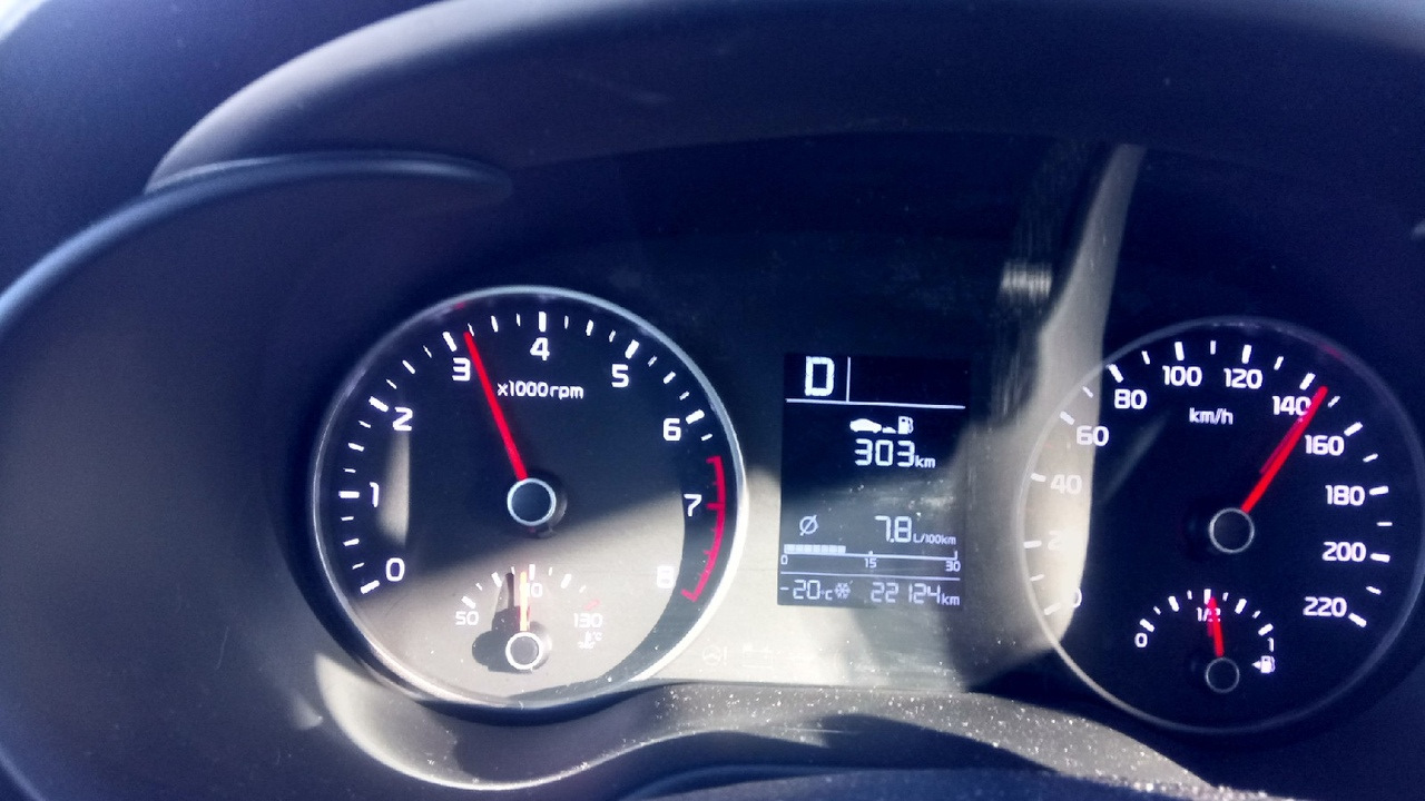 Сколько оборотов при скорости. Тахометр скорости Киа Рио 4. Форд фокус 2 1.4 80 л.с шкалы топлива. Пежо скорость 160 спидометр. Kia Rio 4 расход топлива 1.6.