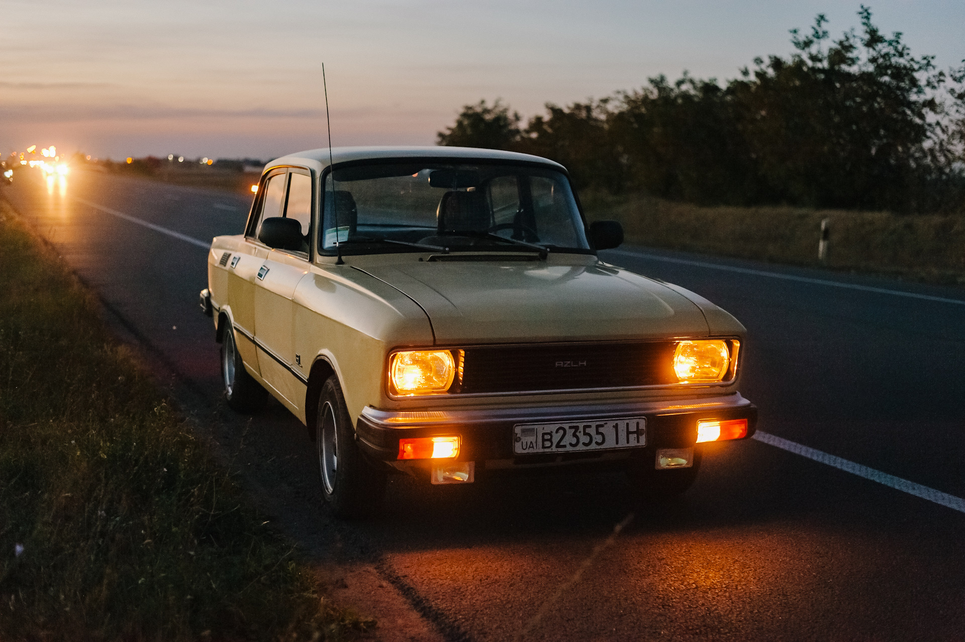 Последние видео канала москвич на москвичах. Москвич 2140 SL. Москвич 2140 SL stance. Москвич 2140 SL белый. Москвич 2140 Люкс черный.