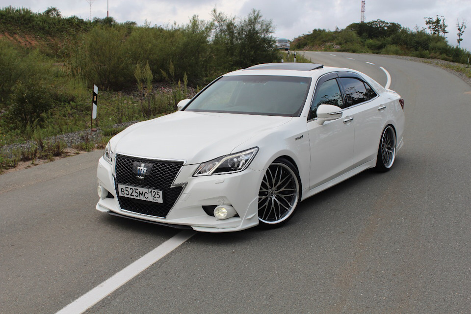 Toyota Crown Majesta 2013