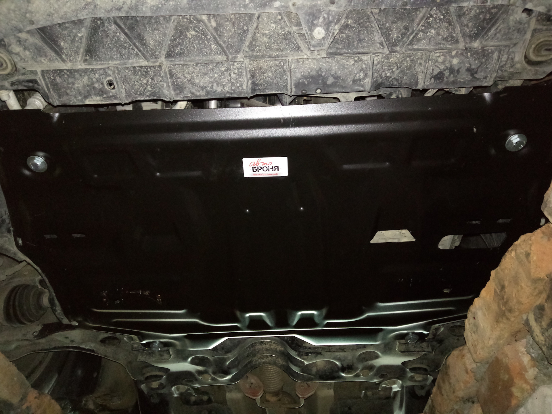 установка защиты картера на поло — Volkswagen Polo Sedan, 1,6 л, 2018 ...