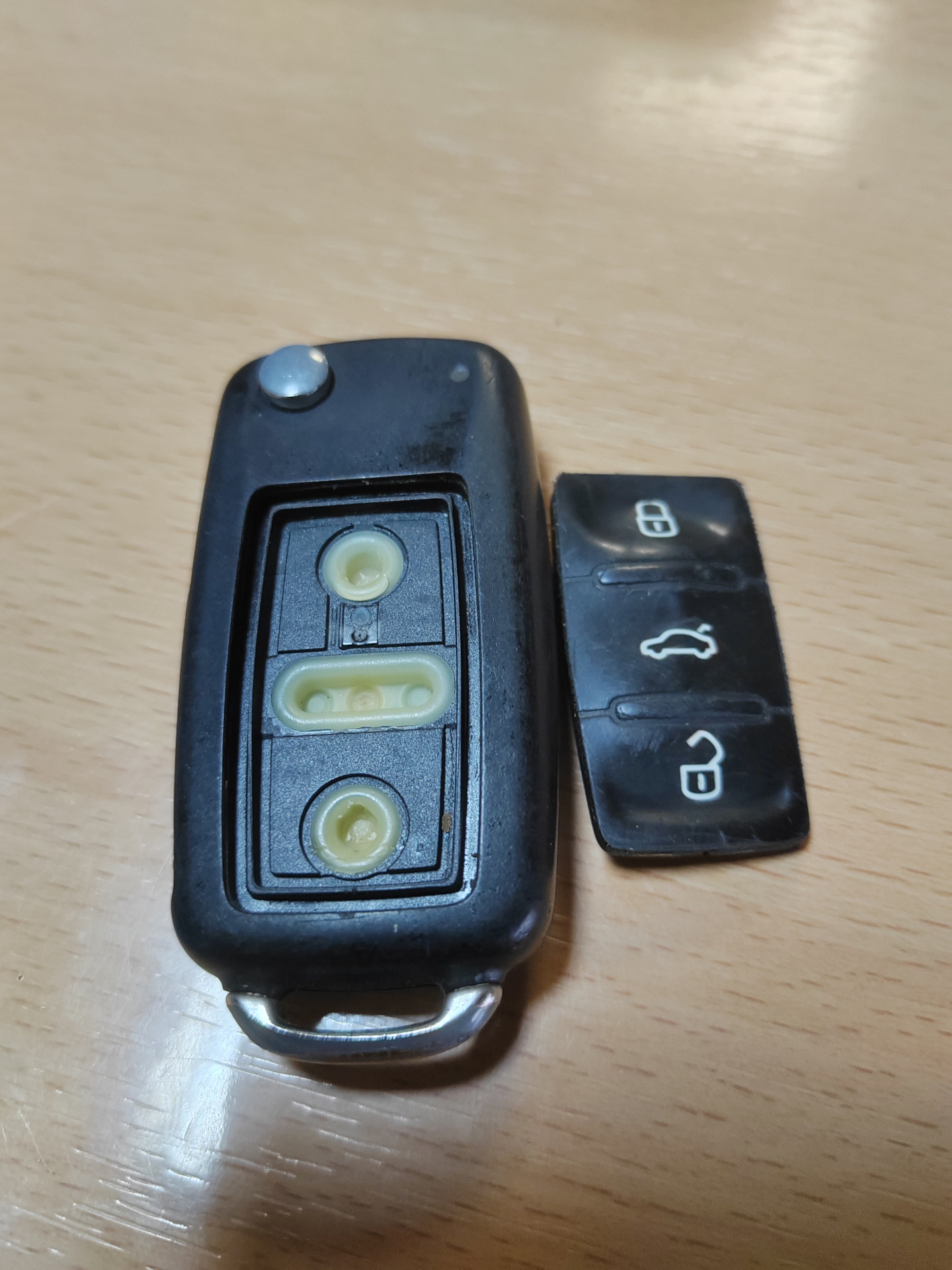 Замена накладки кнопок ключа vw — Volkswagen Jetta VI, 1,4 л, 2013 года ...