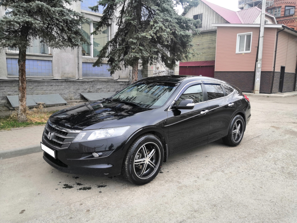 Honda Crosstour stance