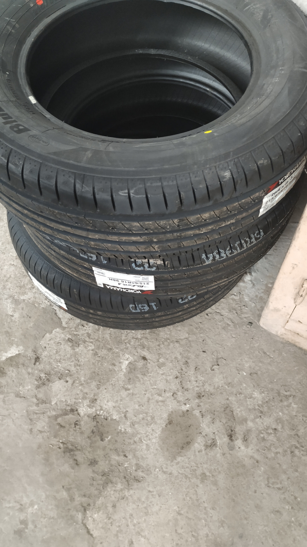 215 65 r16 98h. Yokohama 215/65r16 98h BLUEARTH-A ae50 TL. Yokohama BLUEARTH-A ae50 215/65 r16 98h 21. Yokohama BLUEARTH-A AE-50 215/65 r16 98h летняя. Yokohama BLUEARTH ae50 215/65 r16.