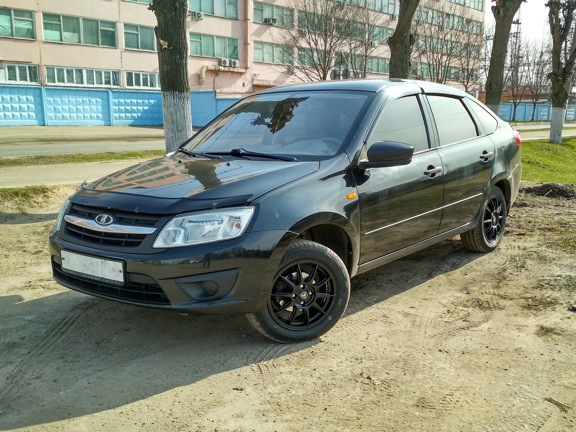 Black Лето r15 18560. Вышло не плохо. — Lada Гранта лифтбек, 1,6 л, 2014  года | колёсные диски | DRIVE2