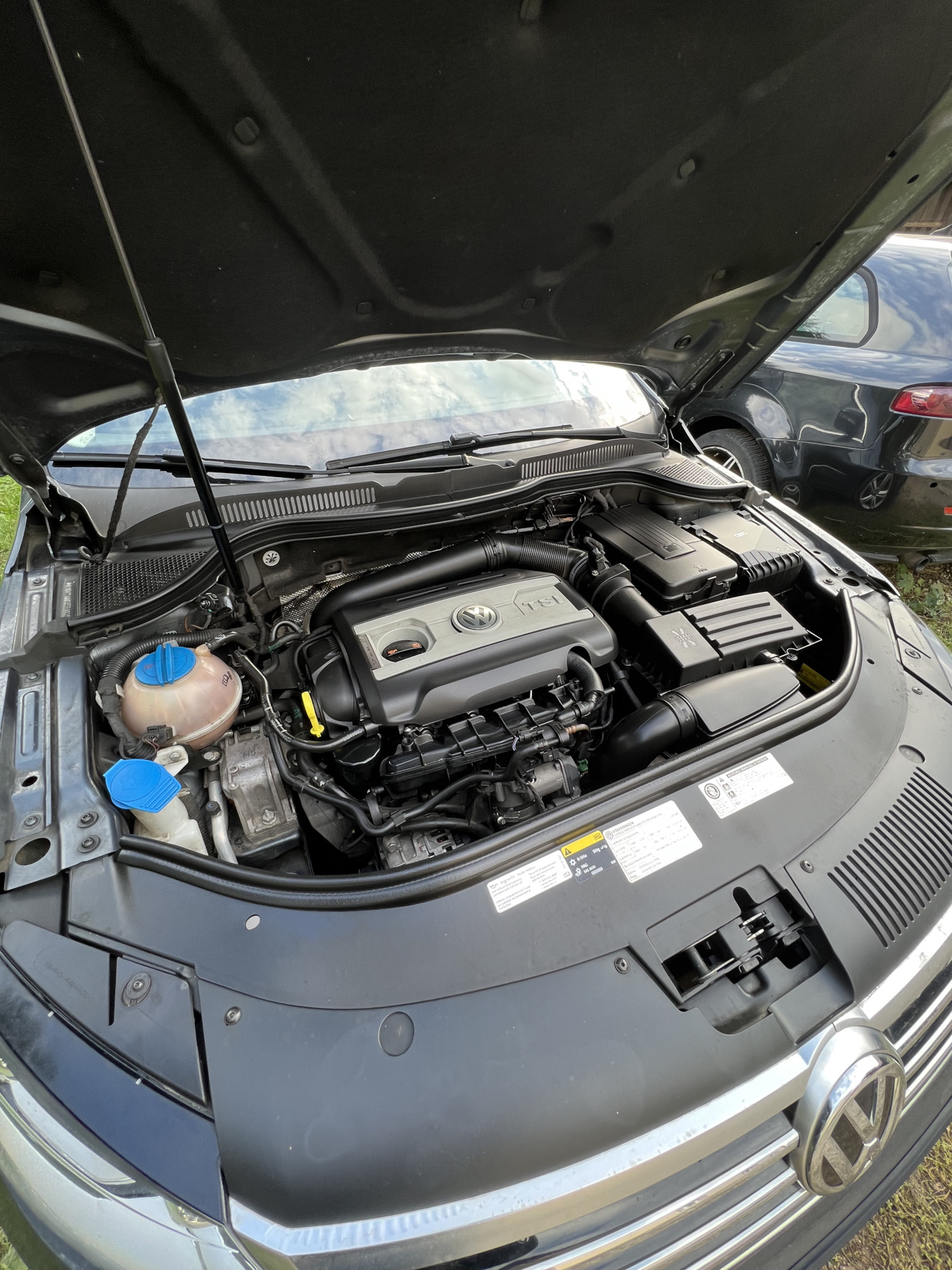 Уплотнитель капота — Volkswagen Passat CC, 2 л., 2014 года | аксессуары ...