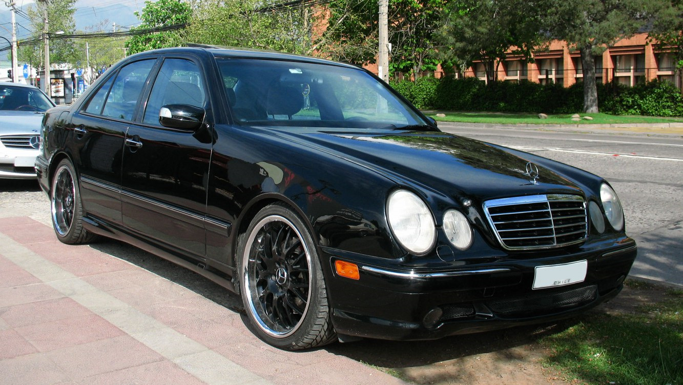 Mercedes Benz e210