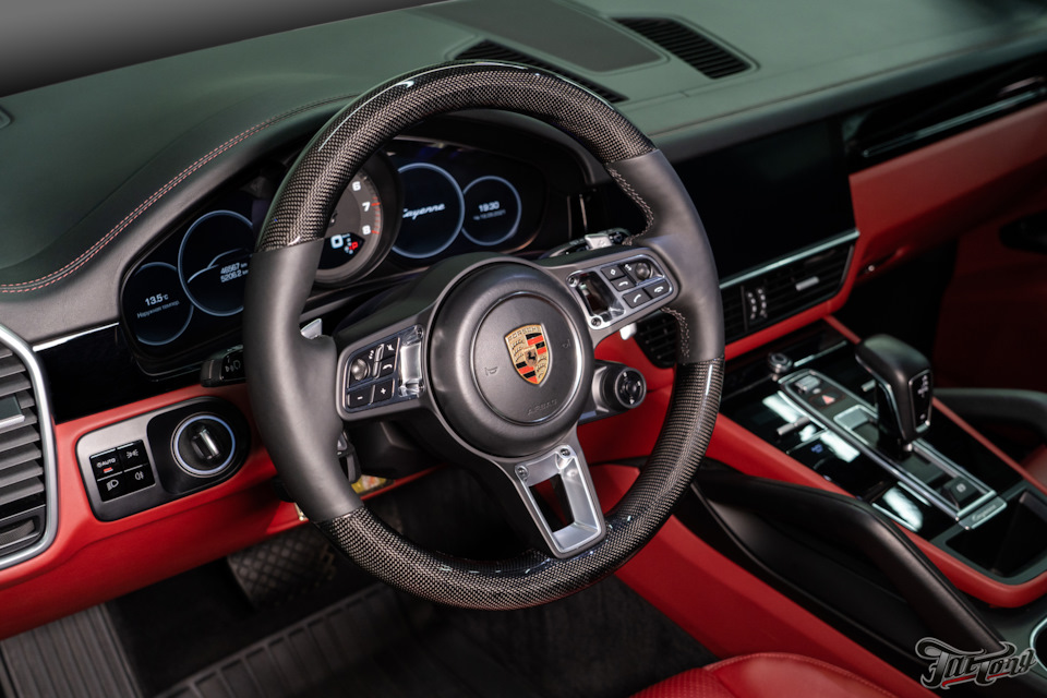 Перешив и ламинация карбоном руля + ремонт кожи на Porsche Cayenne ...