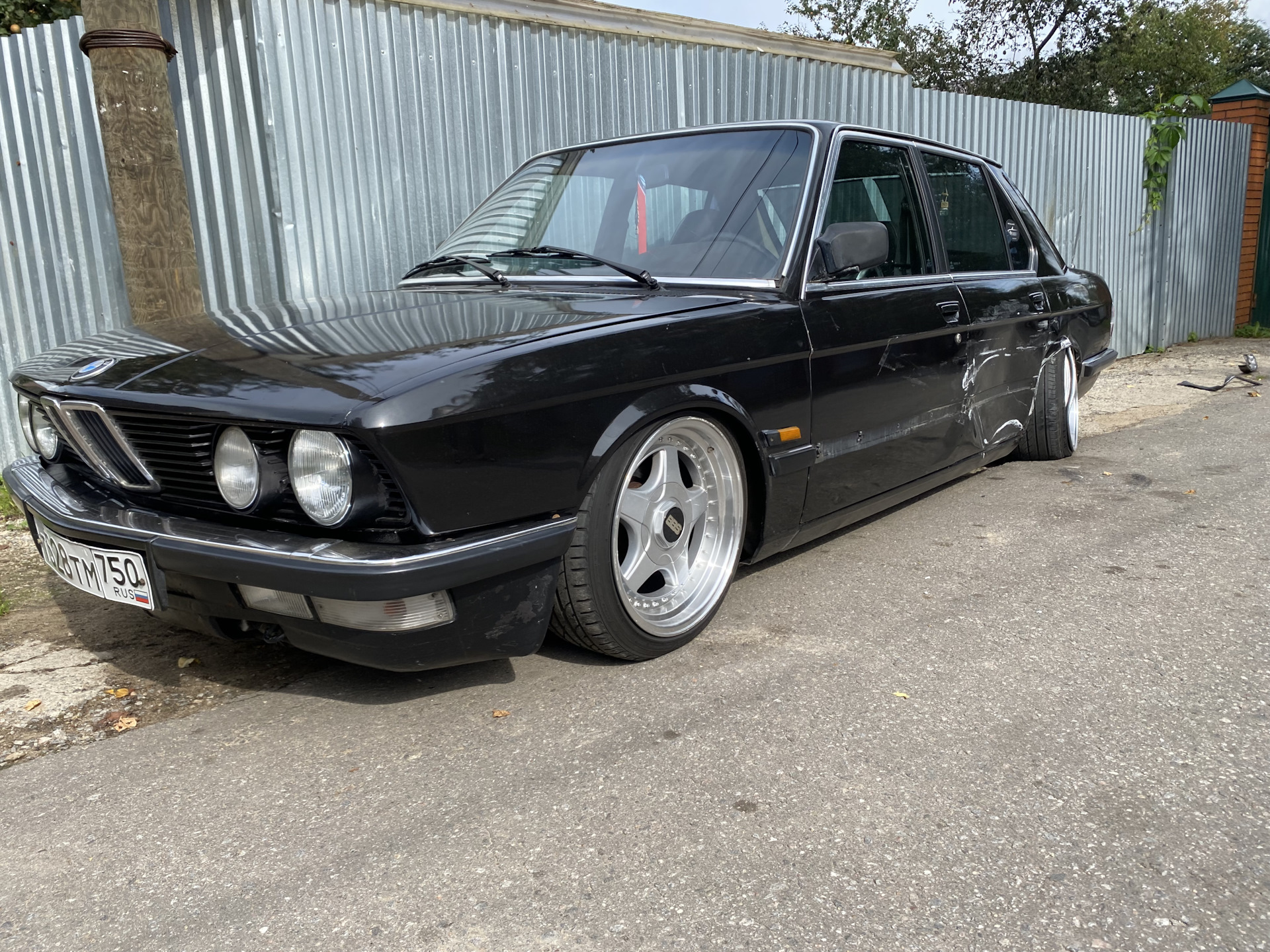 BMW 5 e28