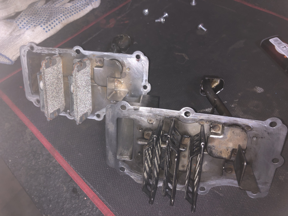 Странная сеточка в клапанной крышке. — Mitsubishi Pajero (2G), 2,8 л ...