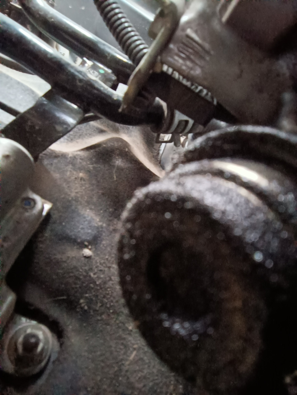 Потеет двигатель — Toyota Hilux (7G), 2,5 л, 2014 года | наблюдение ...