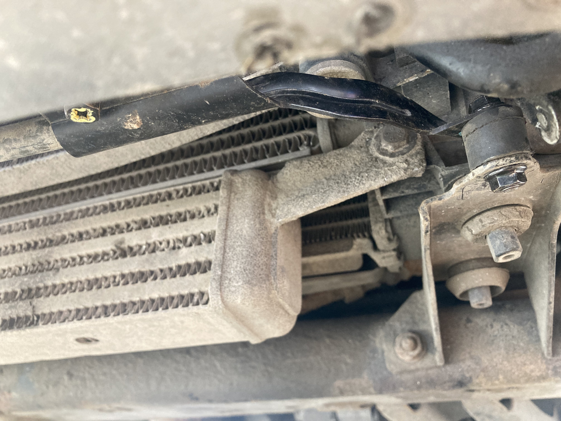 Крепление радиатора ГУРа — Saab 9-5, 2,3 л, 2002 года | другое | DRIVE2