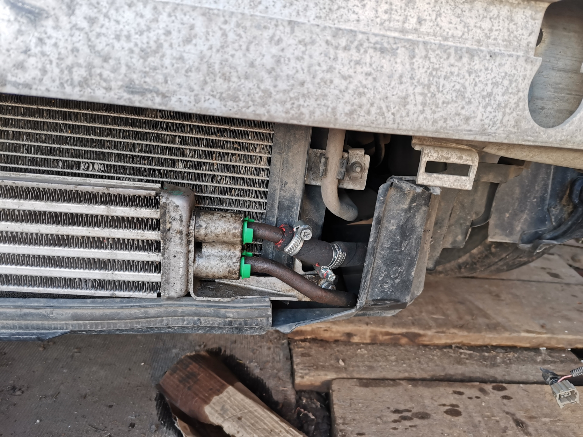 Установка дополнительного радиатора АКПП на штатное место — Volvo S60 ...