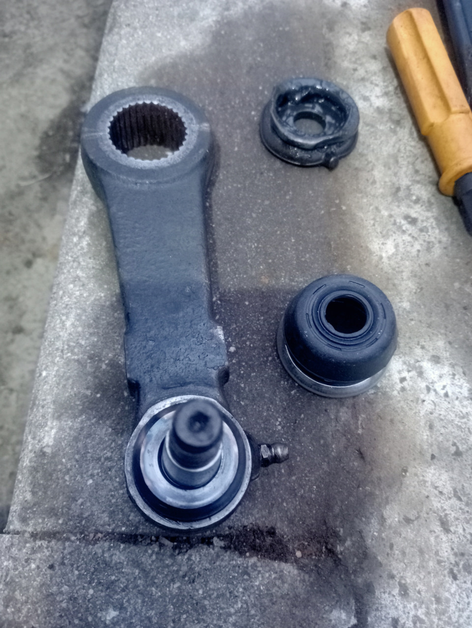 Замена пыльника рулевой сошки — Mitsubishi Pajero (2G), 2,8 л, 1995 ...