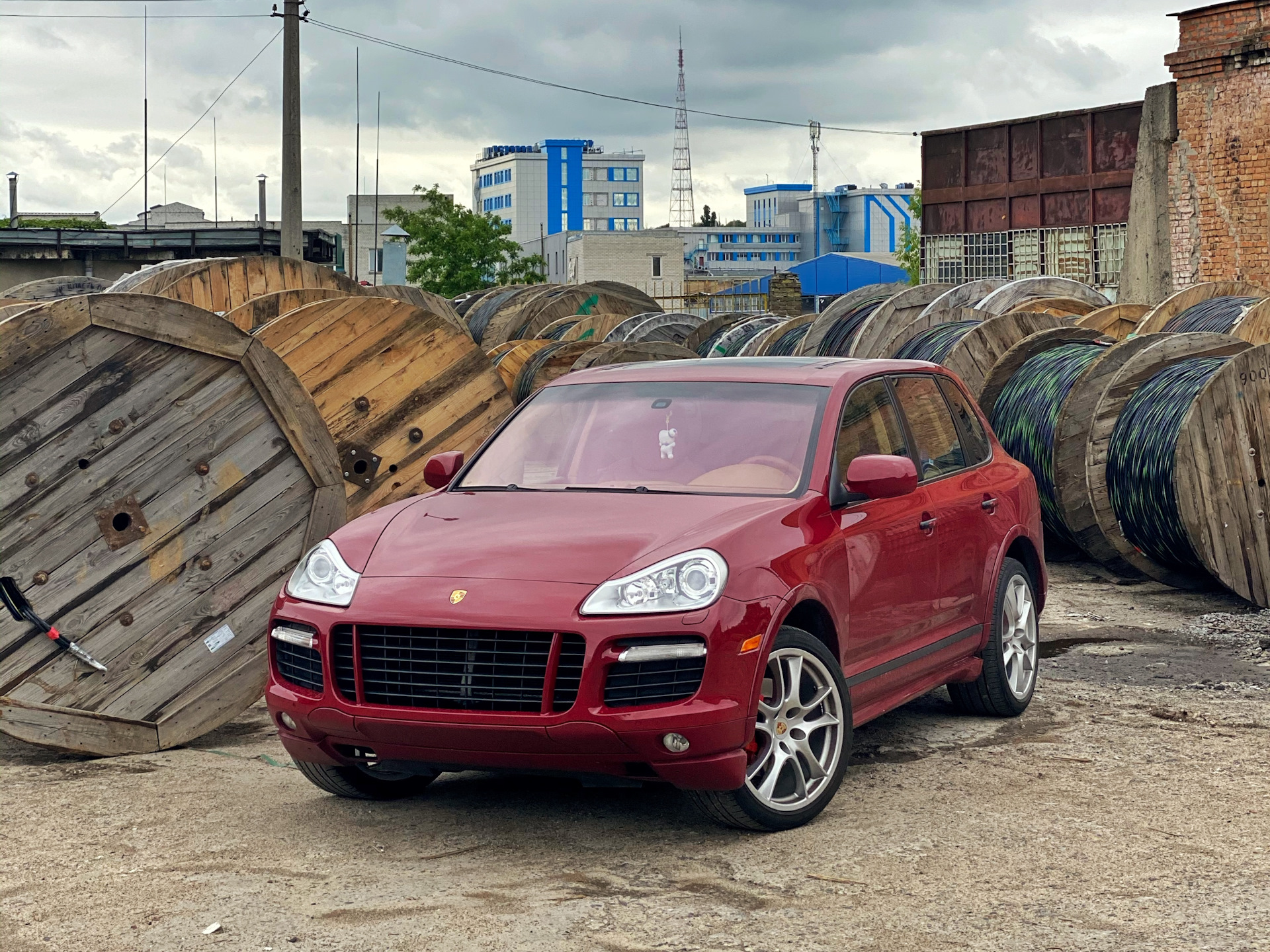 Номер порше кайен. Порше Кайен Magnum. Пожарный Порше Кайен. Пожарный Porsche Cayenne. Ненавижу Порше.