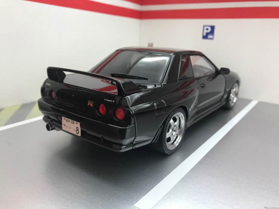 ミニカー Skyline GT-R (R32) Initial D AUTOart 1/18 Autoart Nissan