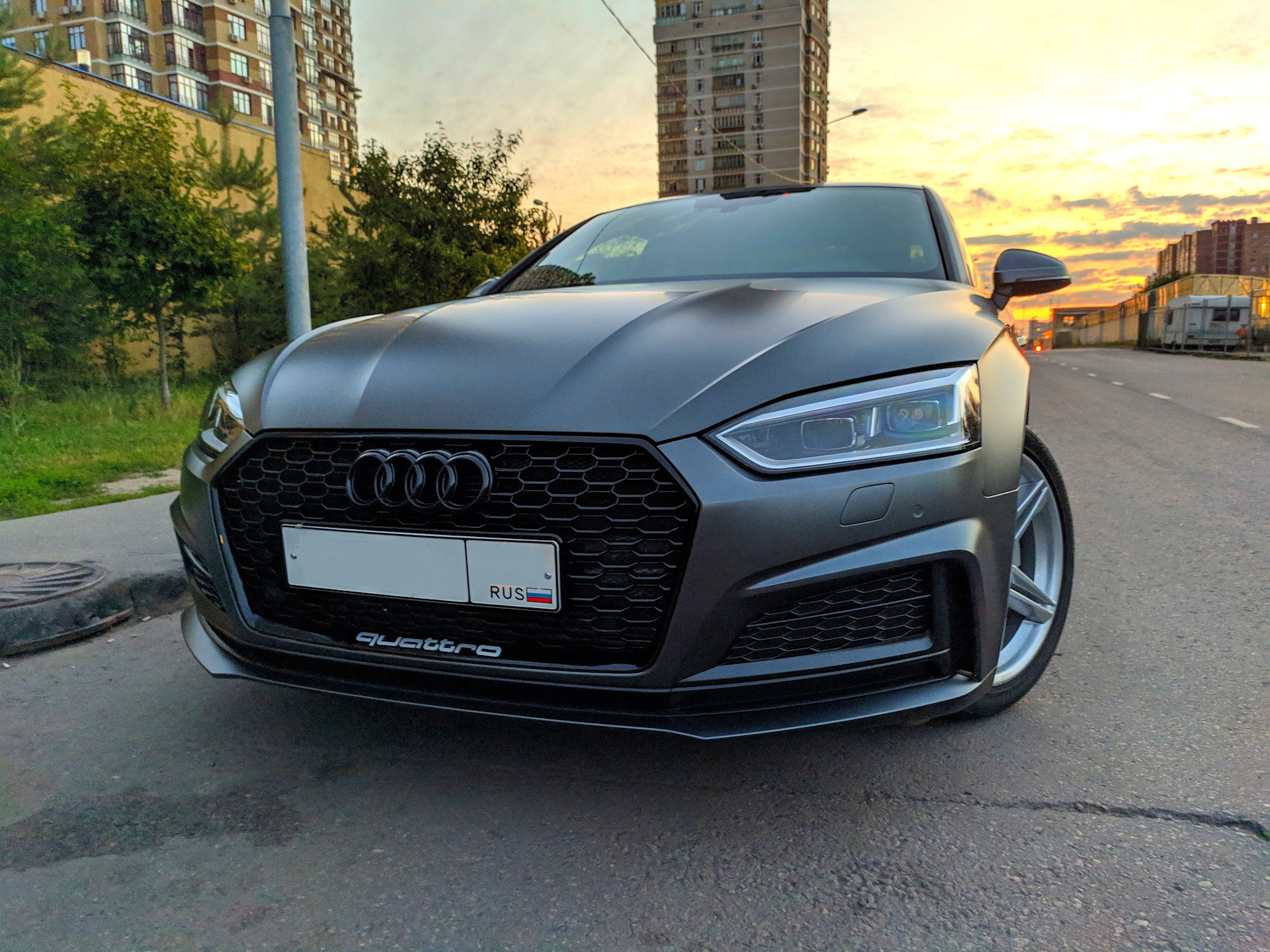 Спойлеры audi a4 b9. Audi a5 решетка. Решетка РС на Ауди а 5. Audi a4 b9 решетка RS. Решетка радиатора Ауди а5.