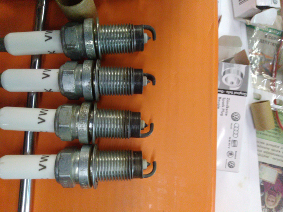 Свечи зажигания vag — Volkswagen Caddy (3G), 1,2 л, 2011 года ...