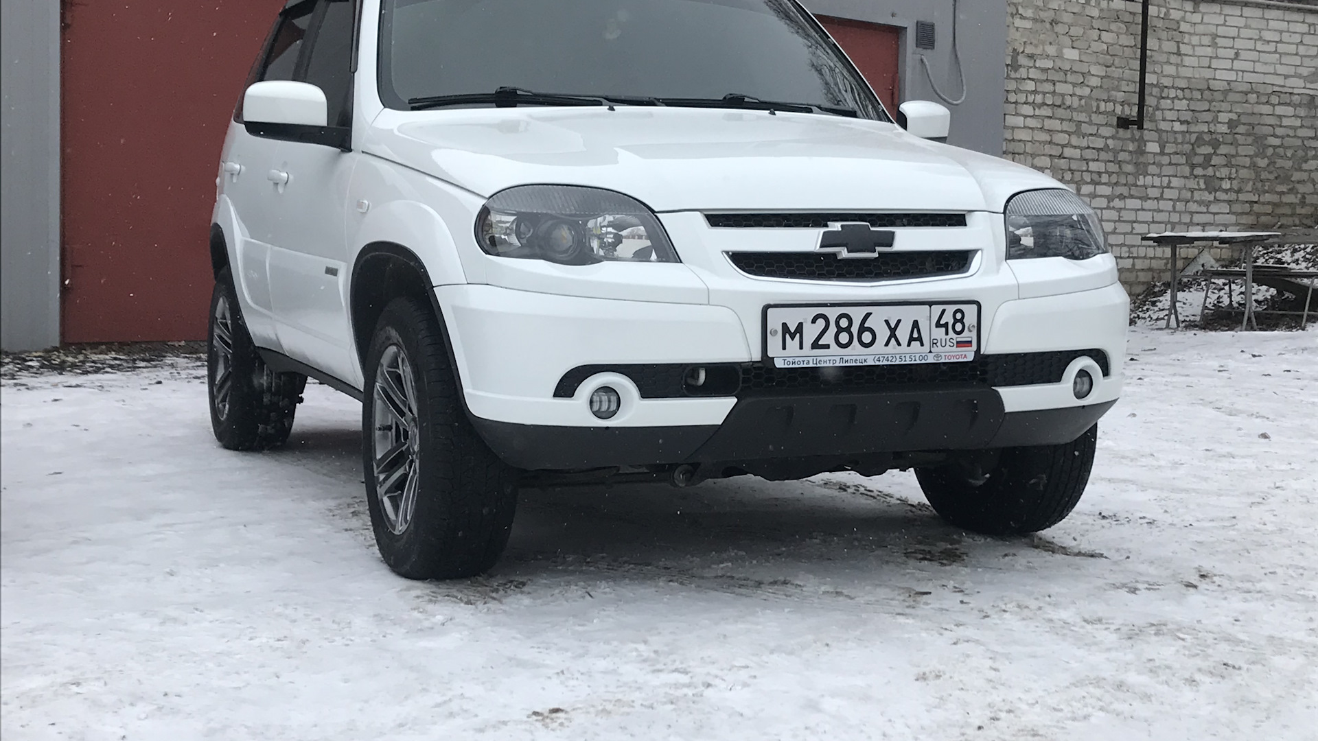 Chevrolet Niva GLX 1.7 бензиновый 2016 | Белый не металлик на DRIVE2