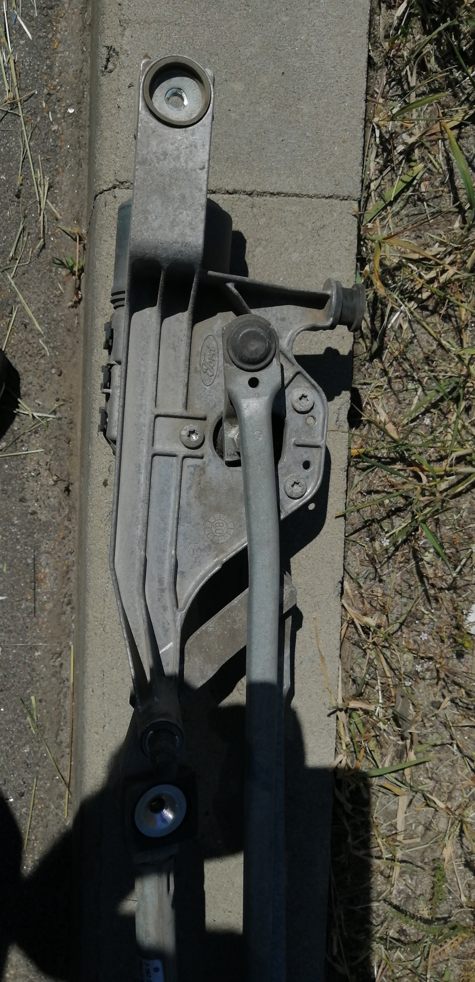 Трапеция дворников — Ford Focus II Sedan, 1,8 л, 2008 года | техосмотр ...